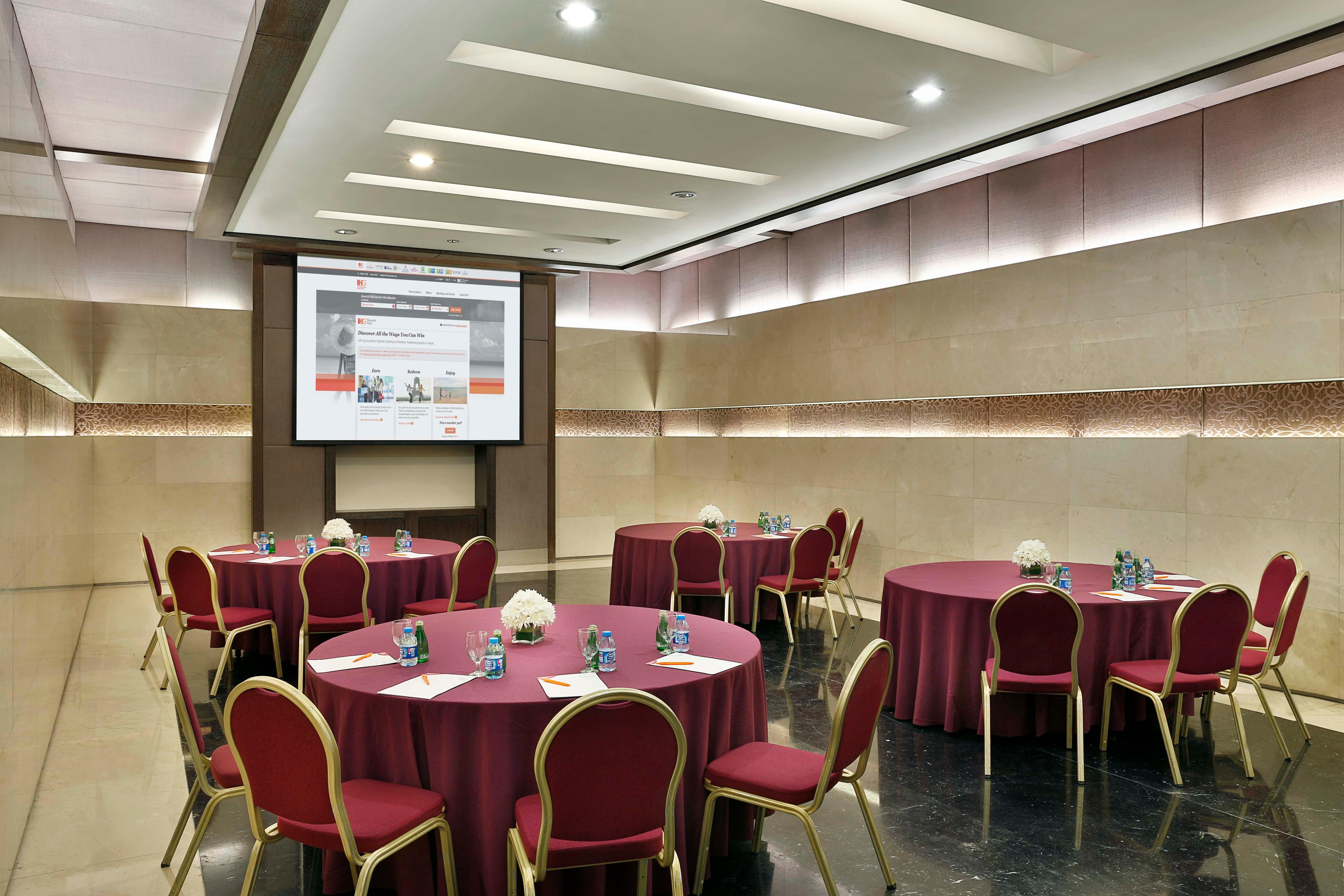 Crowne Plaza Amman By Ihg Hotel Eksteriør billede The meeting room
