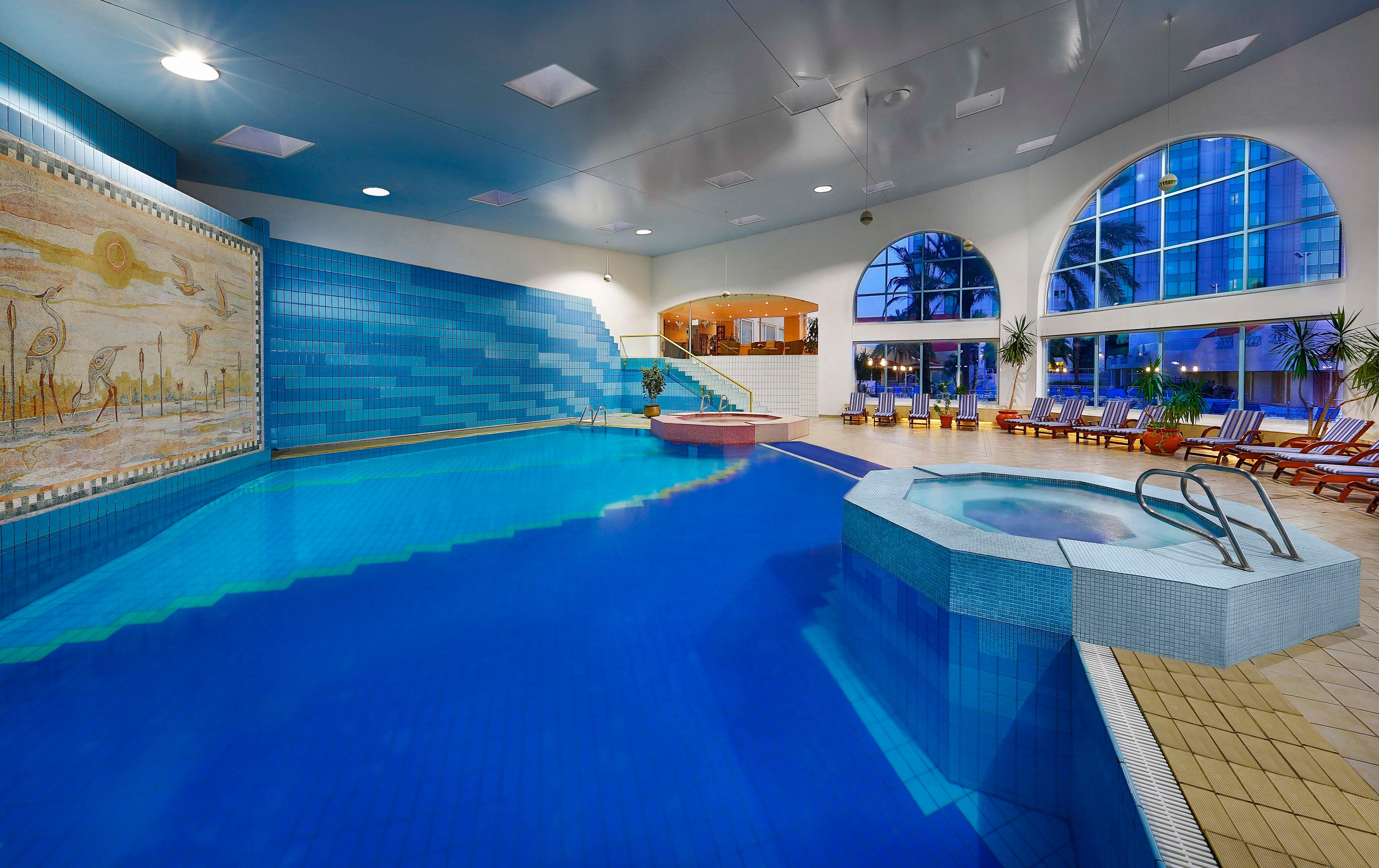 Crowne Plaza Amman By Ihg Hotel Eksteriør billede Indoor pool